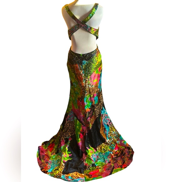 Hailey Logan by Adrianna Papell Satiny
Sequin and Beaded Party Dress Size 11/12 - Picture 5 of 10